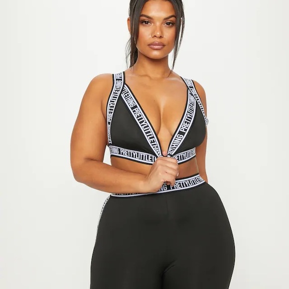 PRETTYLITTLETHING Plus Black Brand Crop Top - Picture 3 of 4